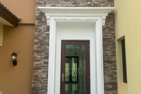 Casa de 3 dormitorios en Chon Buri, Tailandia № 144463 - foto 3