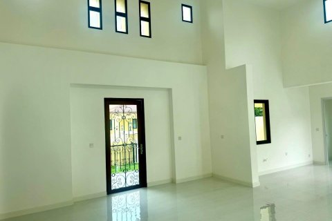 Casa de 3 dormitorios en Chon Buri, Tailandia № 144463 - foto 9