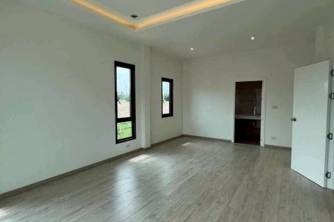 Casa de 4 dormitorios en Pattaya, Tailandia № 144460 - foto 9