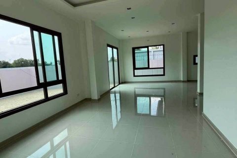 Casa de 4 dormitorios en Pattaya, Tailandia № 144460 - foto 3