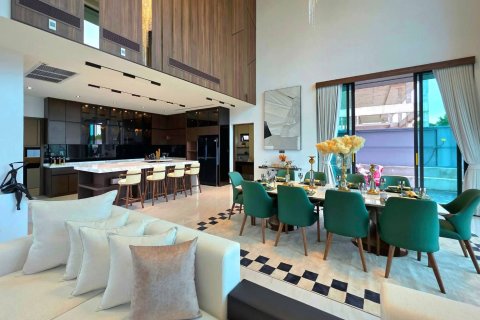 Casa de 5 dormitorios en Pattaya, Tailandia № 144461 - foto 11