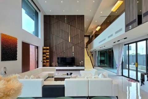 Casa de 5 dormitorios en Pattaya, Tailandia № 144461 - foto 9
