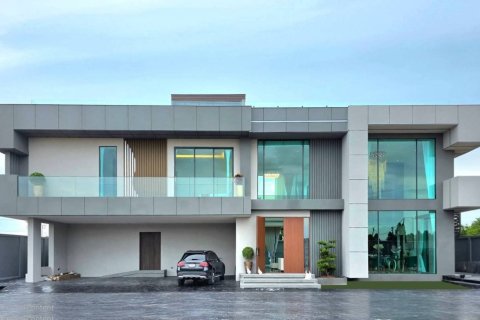 Casa de 5 dormitorios en Pattaya, Tailandia № 144461 - foto 4