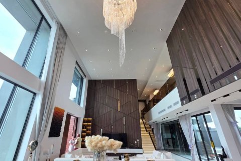 Casa de 5 dormitorios en Pattaya, Tailandia № 144461 - foto 10