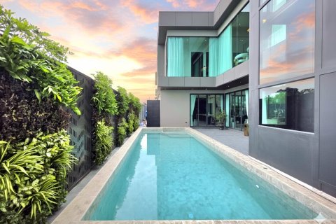 Casa de 5 dormitorios en Pattaya, Tailandia № 144461 - foto 3