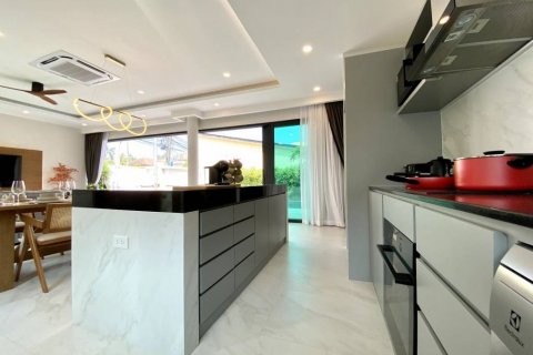 Chalet de 4 dormitorios en Phuket, Tailandia № 125813 - foto 9