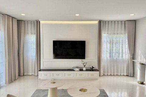 Casa de 4 dormitorios en Samut Prakan, Tailandia № 125814 - foto 5