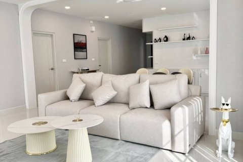 Casa de 4 dormitorios en Samut Prakan, Tailandia № 125814 - foto 4