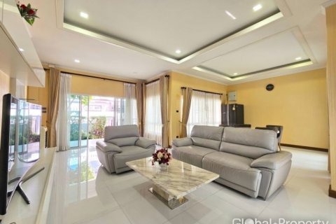 Casa de 3 dormitorios en Pattaya, Tailandia № 132342 - foto 6