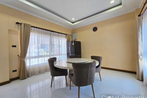 Casa de 3 dormitorios en Pattaya, Tailandia № 132342 - foto 7