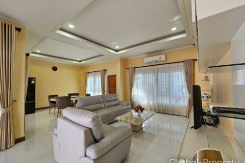 Casa de 3 dormitorios en Pattaya, Tailandia № 132342 - foto 5