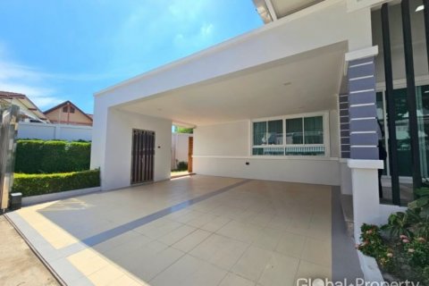 Casa de 3 dormitorios en Pattaya, Tailandia № 132342 - foto 9