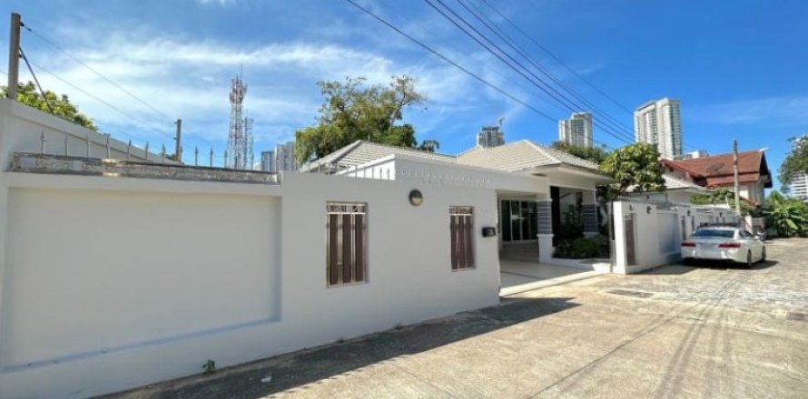 Casa de 3 dormitorios en Pattaya, Tailandia № 132342