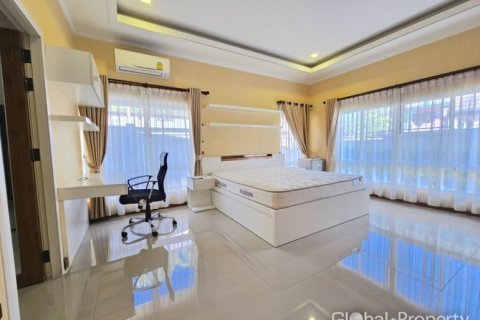 Casa de 3 dormitorios en Pattaya, Tailandia № 132342 - foto 8