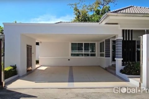 Casa de 3 dormitorios en Pattaya, Tailandia № 132342 - foto 2