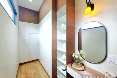 Casa de 3 dormitorios en Pattaya, Tailandia № 132299 - foto 19