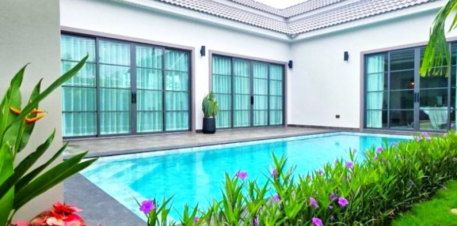 Casa de 3 dormitorios en Pattaya, Tailandia № 132299