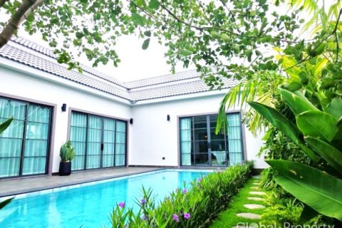 Casa de 3 dormitorios en Pattaya, Tailandia № 132299 - foto 2