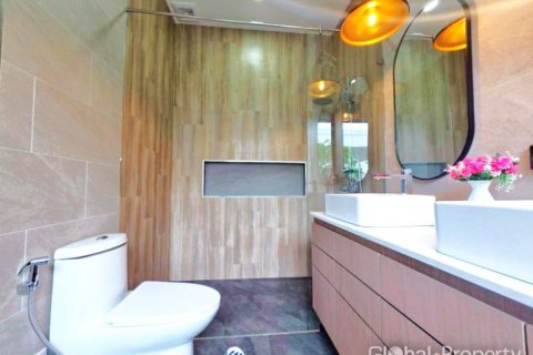 Casa de 3 dormitorios en Pattaya, Tailandia № 132299 - foto 18