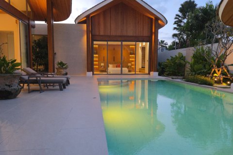 Chalet de 4 dormitorios en Bang Tao, Tailandia № 70945 - foto 10