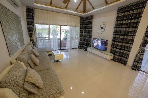 Casa de 3 dormitorios en Pattaya, Tailandia № 101293 - foto 2
