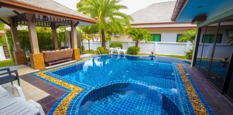 Casa de 3 dormitorios en Pattaya, Tailandia № 101293
