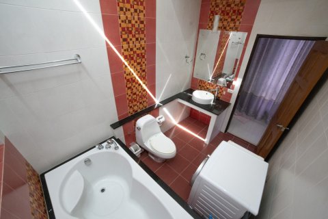 Casa de 3 dormitorios en Pattaya, Tailandia № 101293 - foto 17