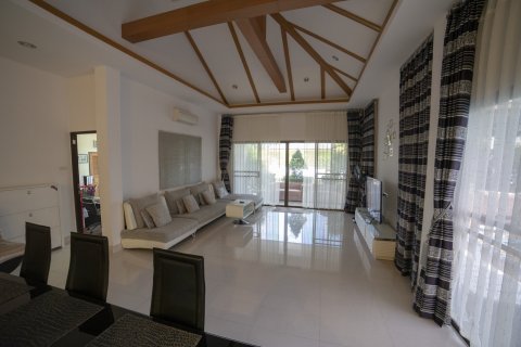 Casa de 3 dormitorios en Pattaya, Tailandia № 101293 - foto 5