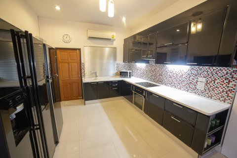 Casa de 3 dormitorios en Pattaya, Tailandia № 101293 - foto 9