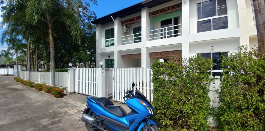 Casa de 3 dormitorios en Pattaya, Tailandia № 101296