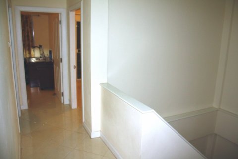 Casa de 3 dormitorios en Pattaya, Tailandia № 101296 - foto 17