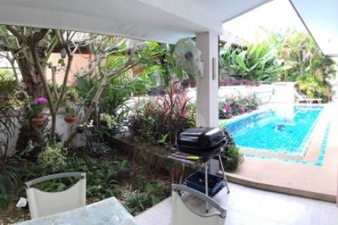 Casa de 3 dormitorios en Pattaya, Tailandia № 101297 - foto 12