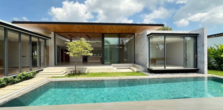 Villa in Phuket, Thailand 4 Schlafzimmer № 121039