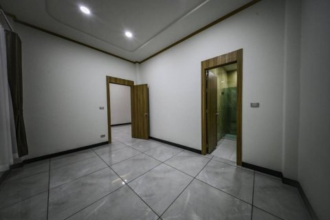 Chalet de 3 dormitorios en Pattaya, Tailandia № 121036 - foto 4