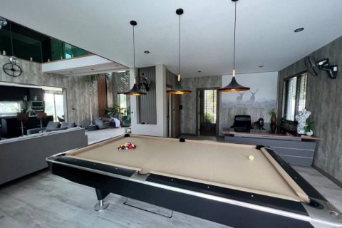 Chalet de 5 dormitorios en Hua Hin, Tailandia № 124577 - foto 8
