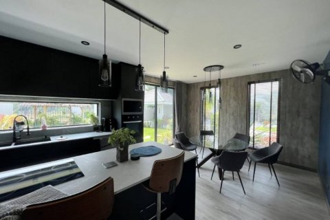 Chalet de 5 dormitorios en Hua Hin, Tailandia № 124577 - foto 4
