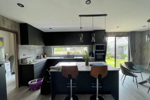 Chalet de 5 dormitorios en Hua Hin, Tailandia № 124577 - foto 6