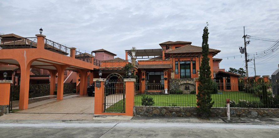 Casa de 3 dormitorios en Pattaya, Tailandia № 100473