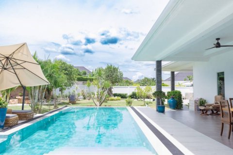 Chalet de 3 dormitorios en Hua Hin, Tailandia № 133039 - foto 4