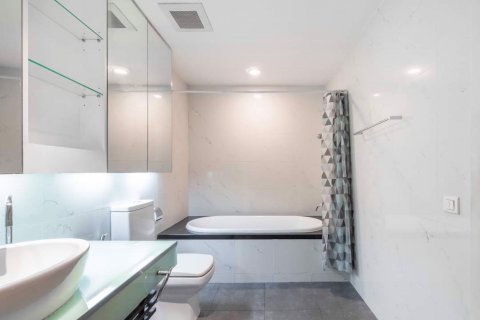Condominio de 1 dormitorio en Bang Rak, Bangkok, Tailandia № 83902 - foto 23