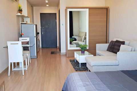 Studio in the Condo in Watthana, Bangkok, Thailand  № 83906 - Foto 2