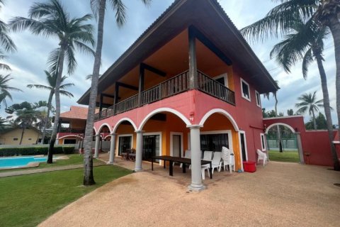 Villa in Prachuap Khiri Khan, Thailand 5 bedrooms № 116100 - photo 9