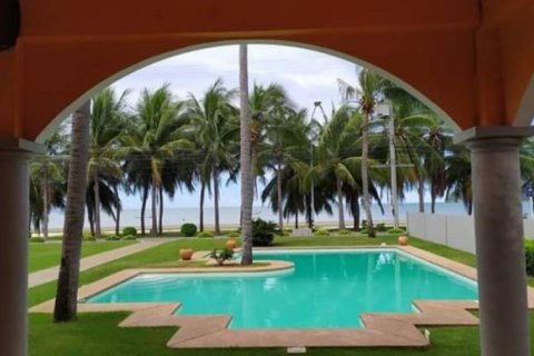 Villa in Prachuap Khiri Khan, Thailand 5 bedrooms № 116100 - photo 5