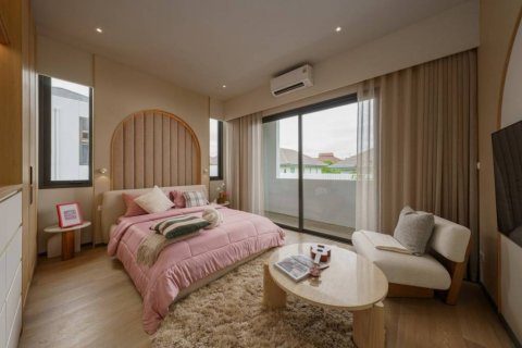 Chalet de 4 dormitorios en Pattaya, Tailandia № 124645 - foto 7