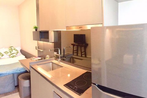Condominio de 1 dormitorio en Khlong Toei, Bangkok, Tailandia № 76473 - foto 3