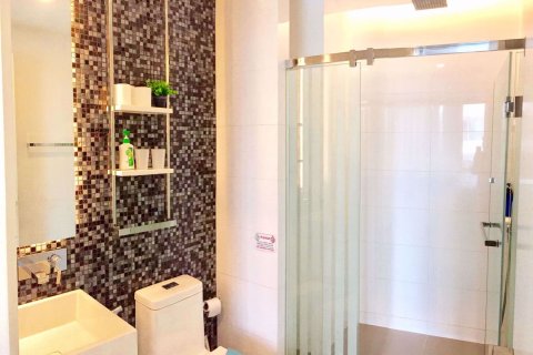 Condominio de 1 dormitorio en Khlong Toei, Bangkok, Tailandia № 76472 - foto 4