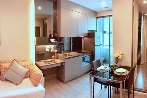 Condominio de 1 dormitorio en Khlong Toei, Bangkok, Tailandia № 76472 - foto 2