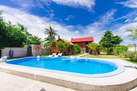 Casa de 3 dormitorios en Pran Buri, Tailandia № 144413 - foto 2