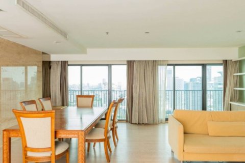 Condominio de 3 dormitorios en Khlong Toei, Bangkok, Tailandia № 144409 - foto 10