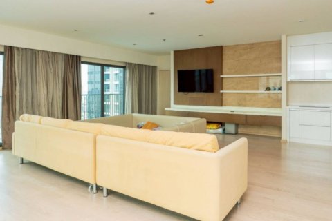 Condominio de 3 dormitorios en Khlong Toei, Bangkok, Tailandia № 144409 - foto 8